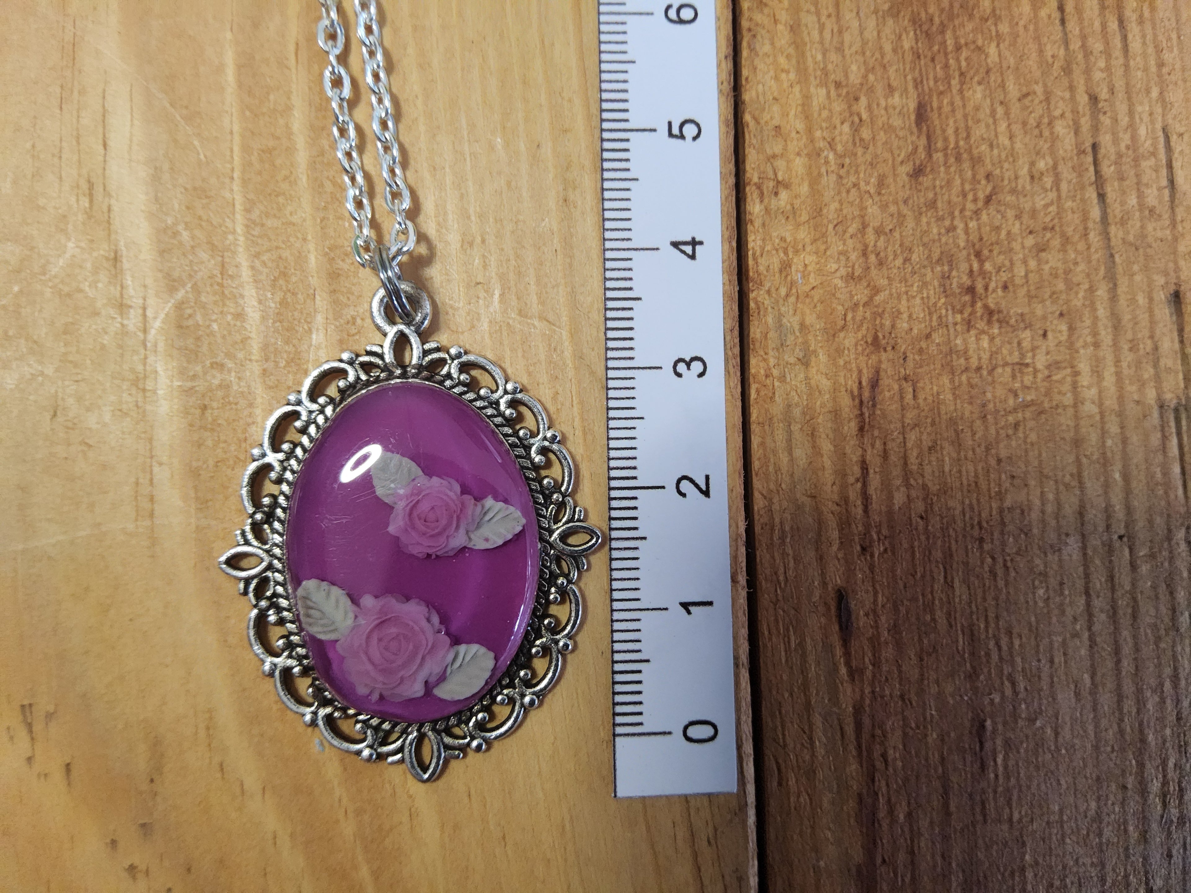 Kette mit Farbwechsel und Blumenmotiv