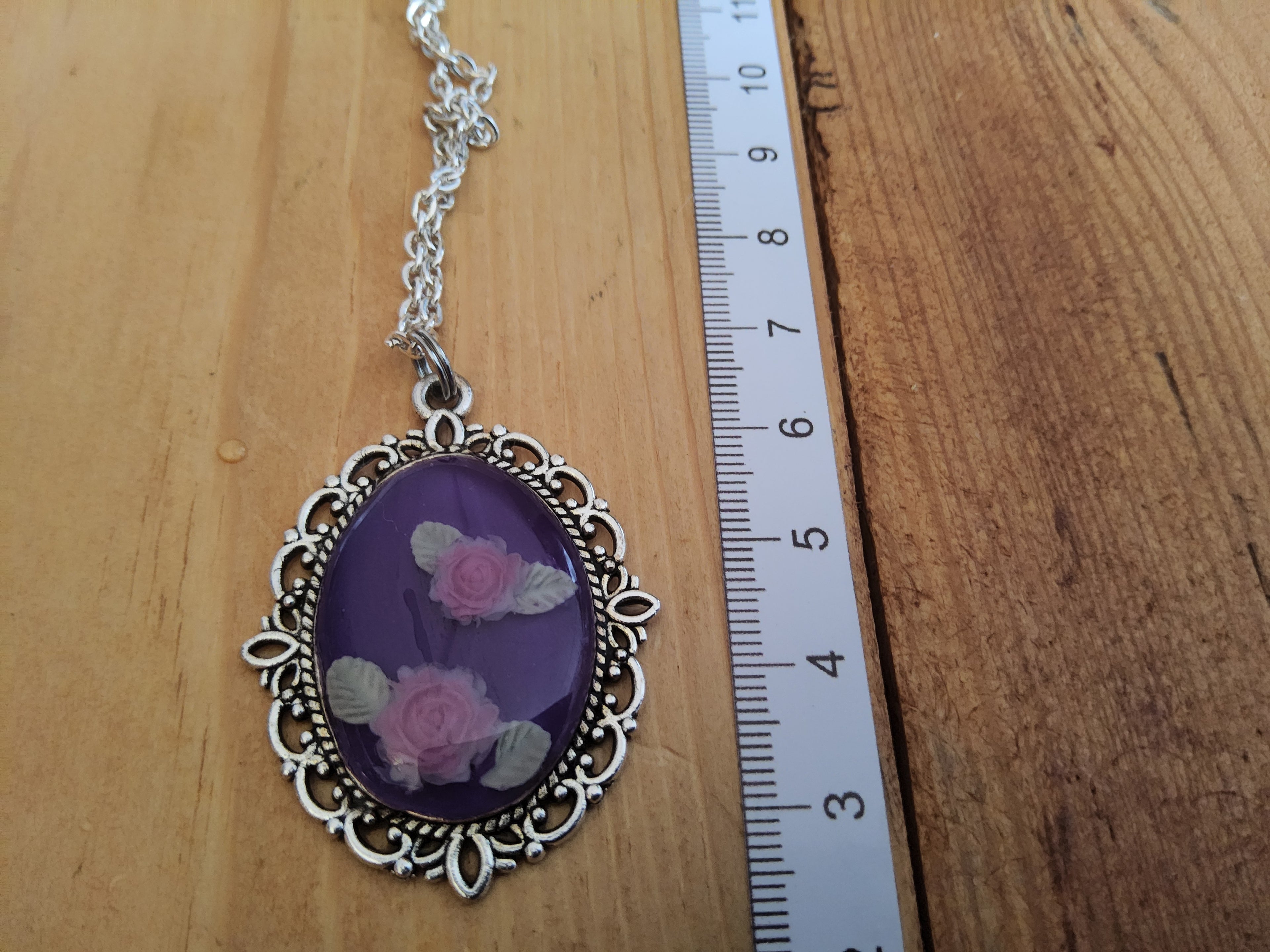 Kette mit Farbwechsel und Blumenmotiv