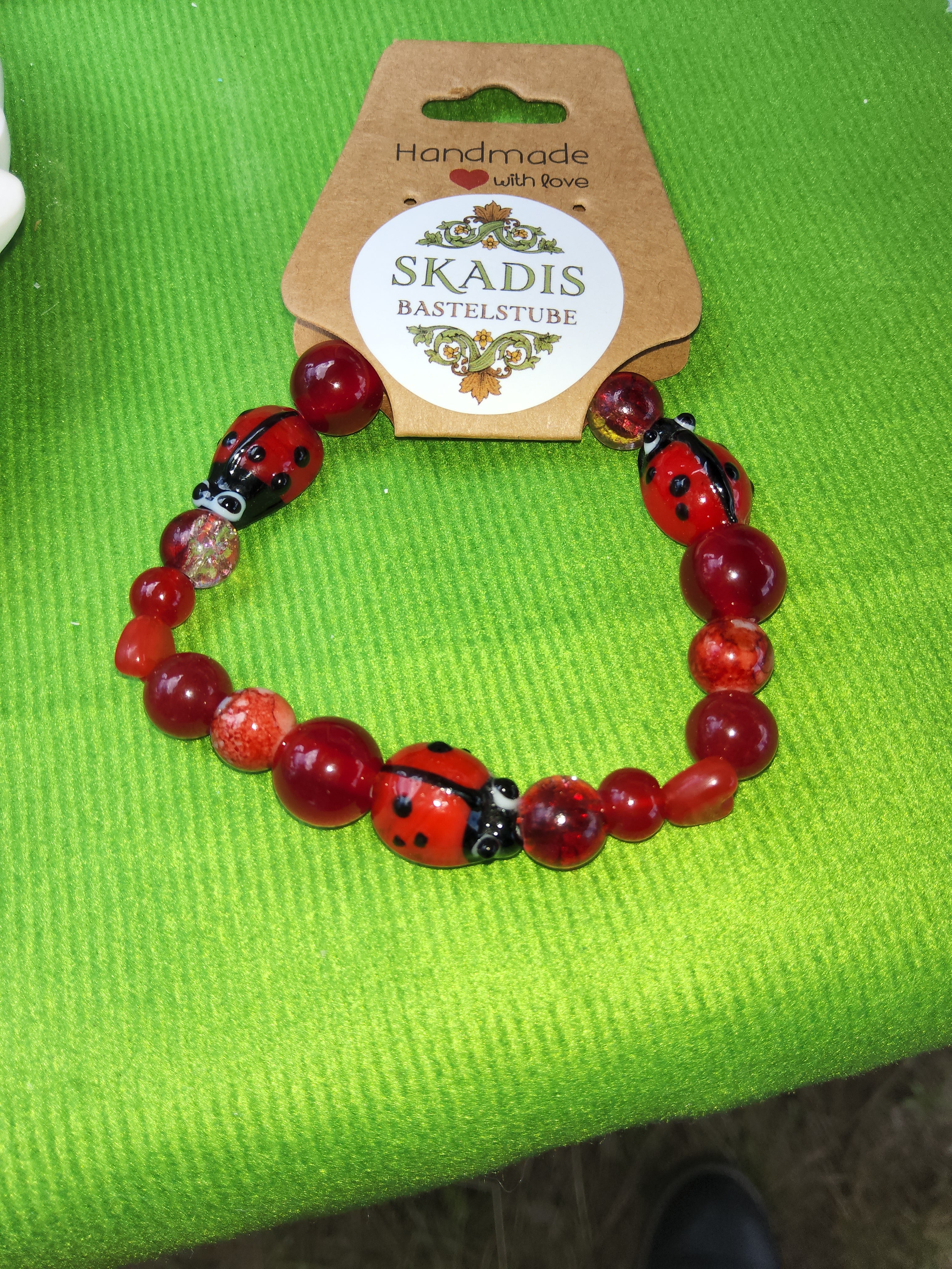 Armband mit Glasmarinchenkäfer