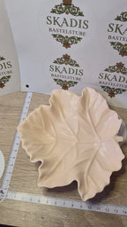 Schale in Ahornblattform in zartem orange