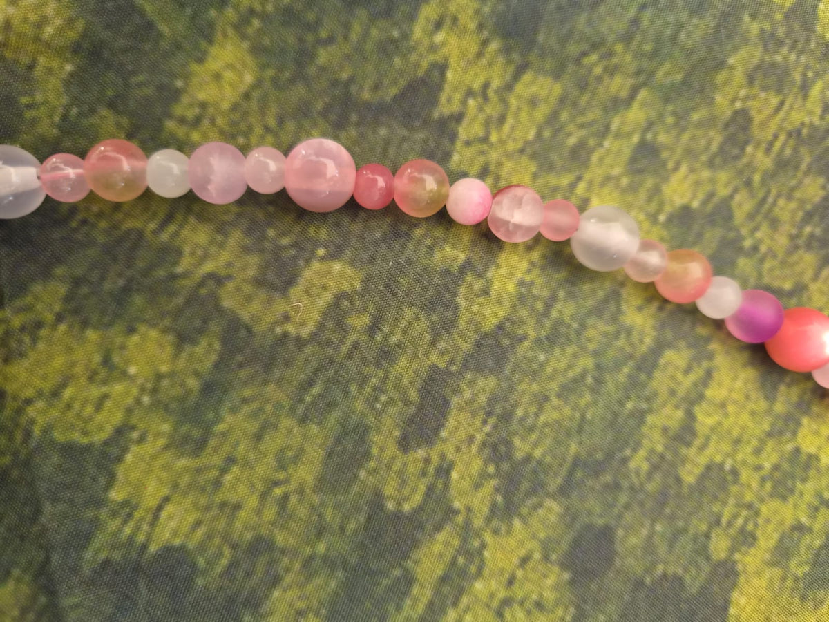 Perlenkette mit Glasanhänger in rosa