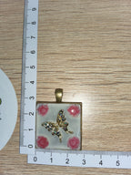 Kette mit Amulett Blüte Schmetterling
