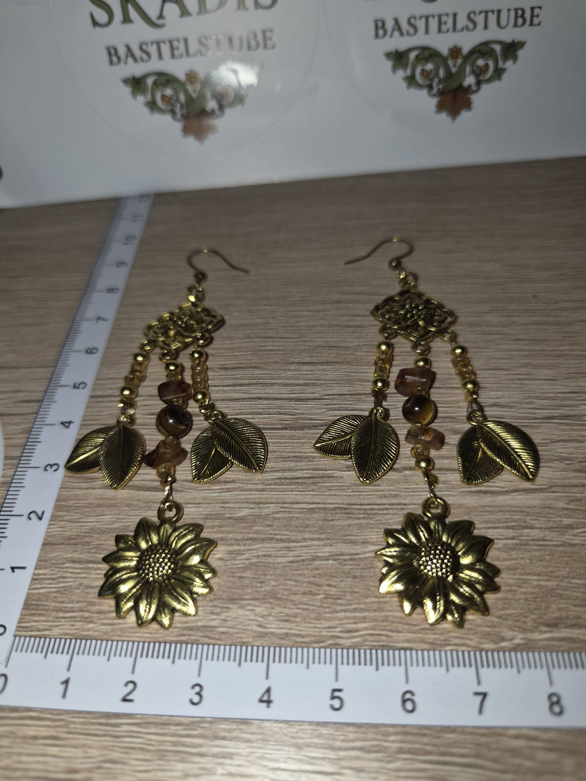 Goldige Ohrringe mit Sonnenblumen