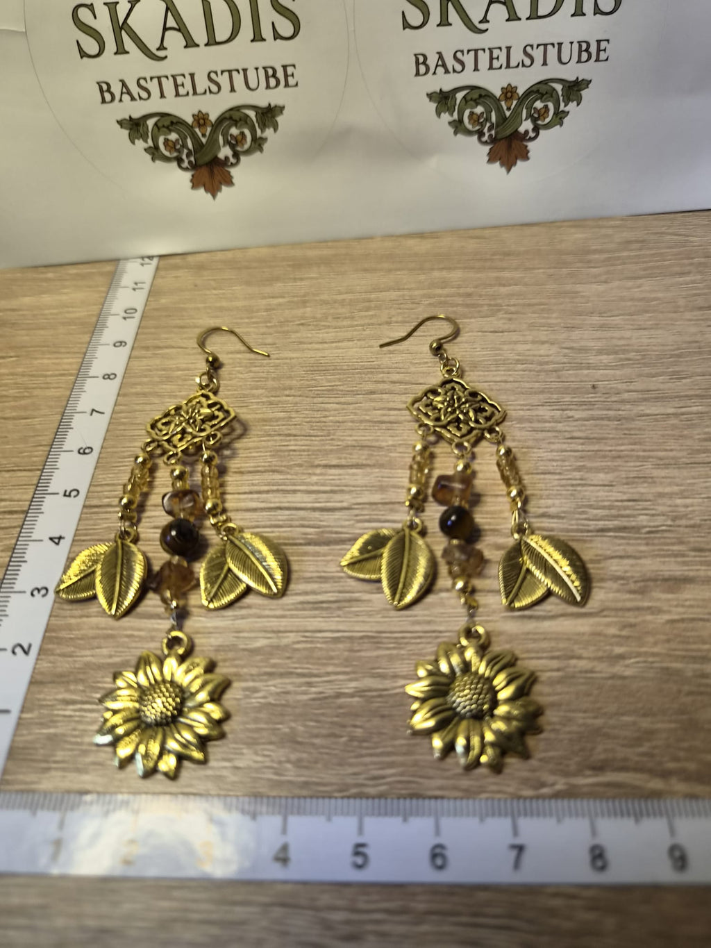 Goldige Ohrringe mit Sonnenblumen