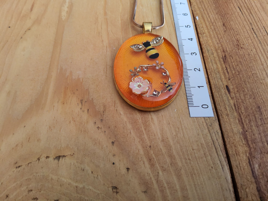 Bienenamulett