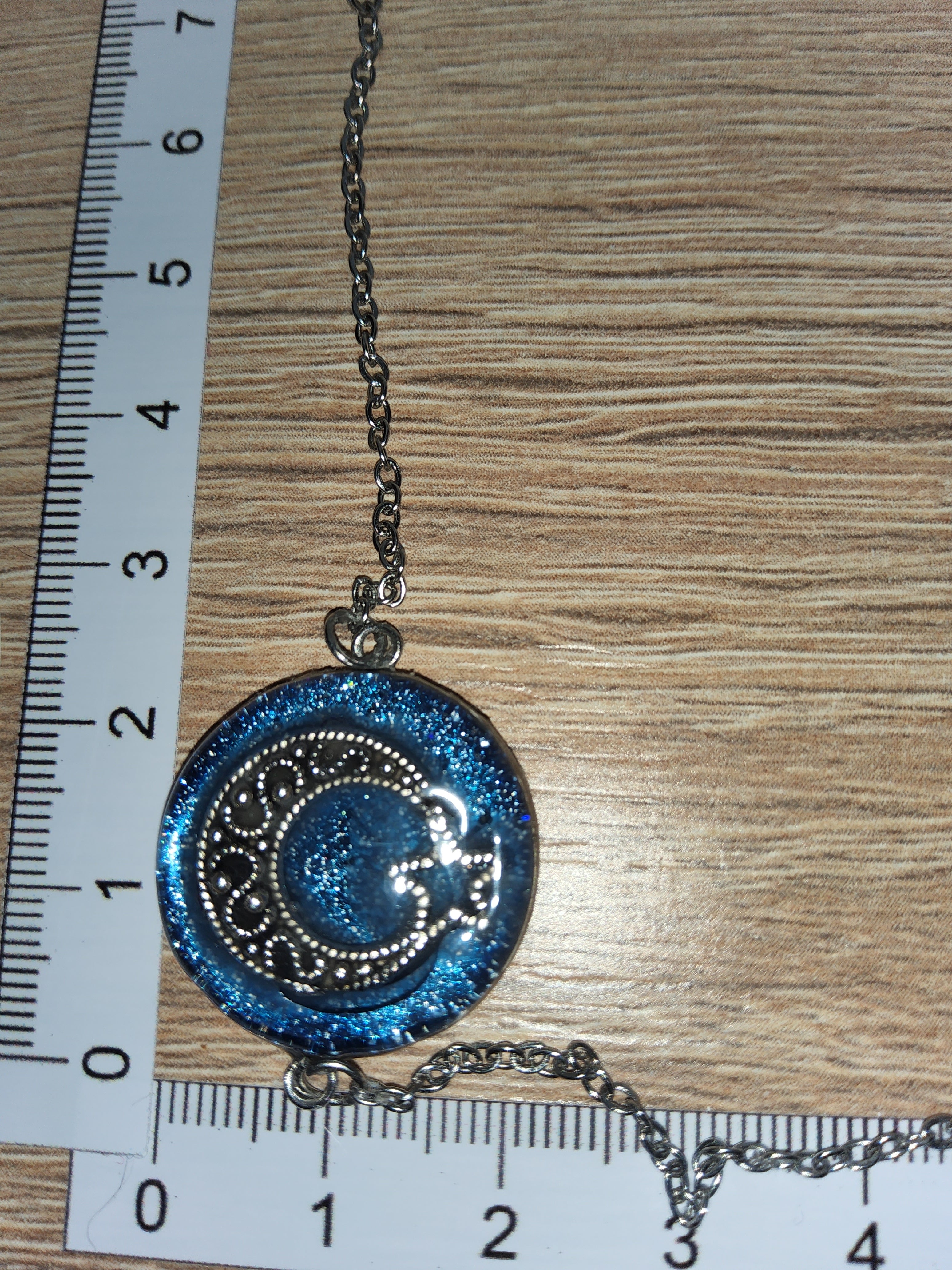 Armband mit leuchtenden Mond