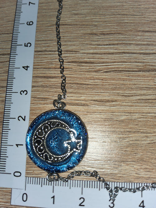 Armband mit leuchtenden Mond