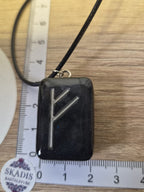 Runenanhänger Fehu in Schwarz