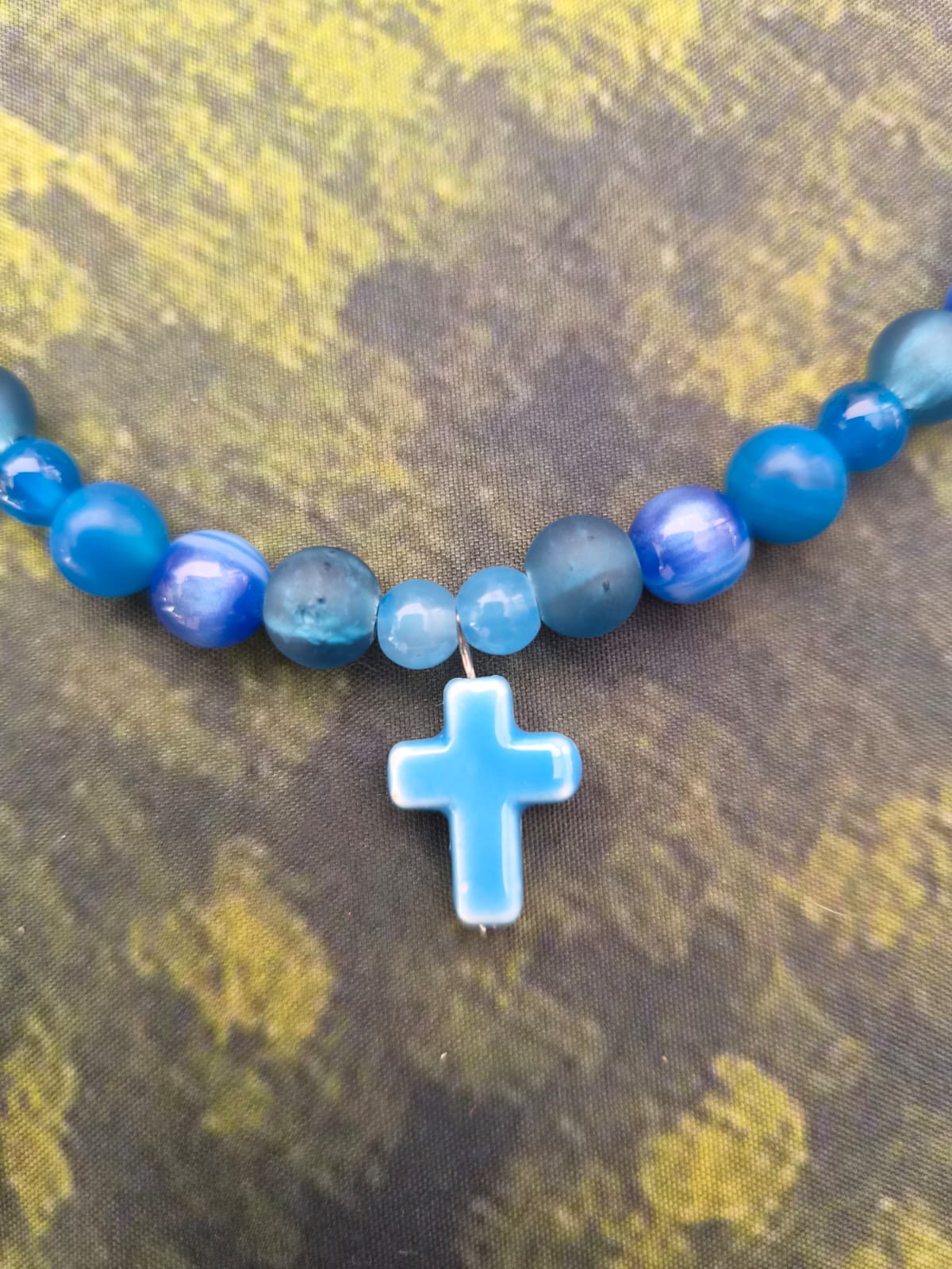 Perlenkette mit Kreuz mit Glasperlen