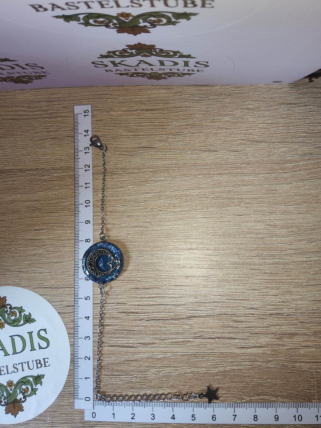 Armband mit leuchtenden Mond