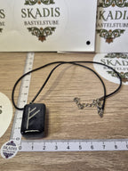 Runenanhänger Fehu in Schwarz