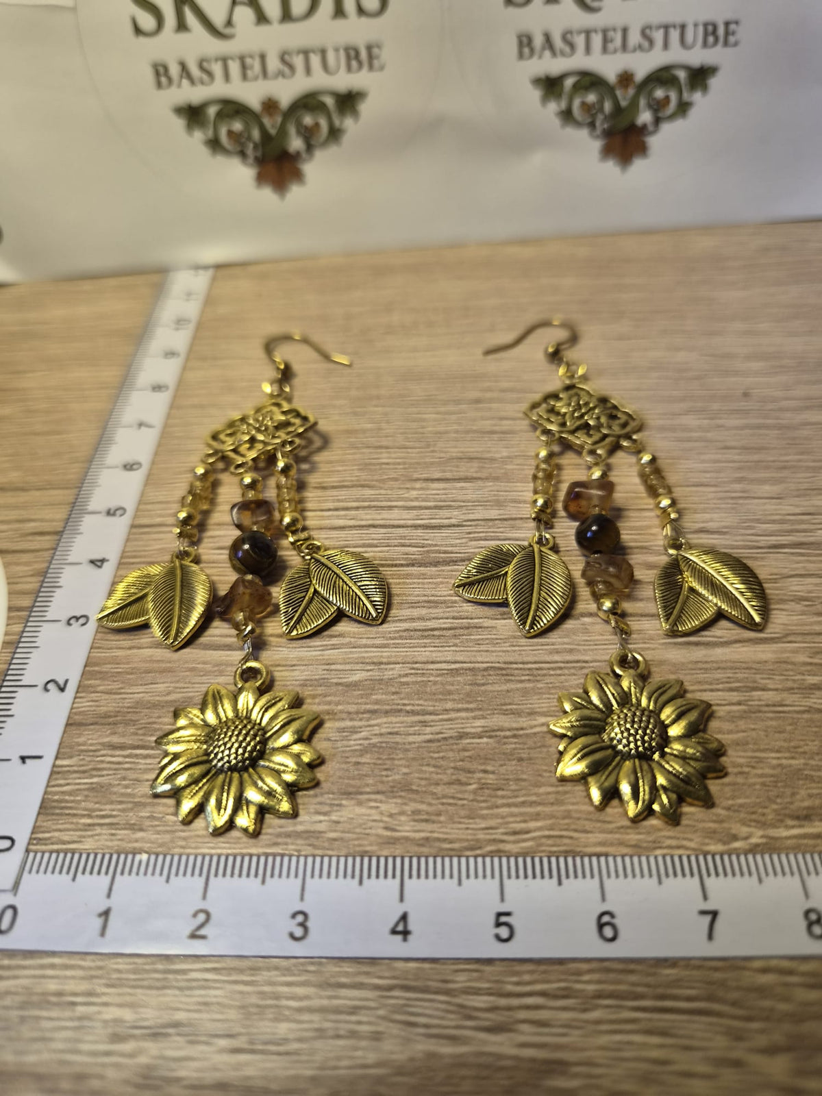Goldige Ohrringe mit Sonnenblumen