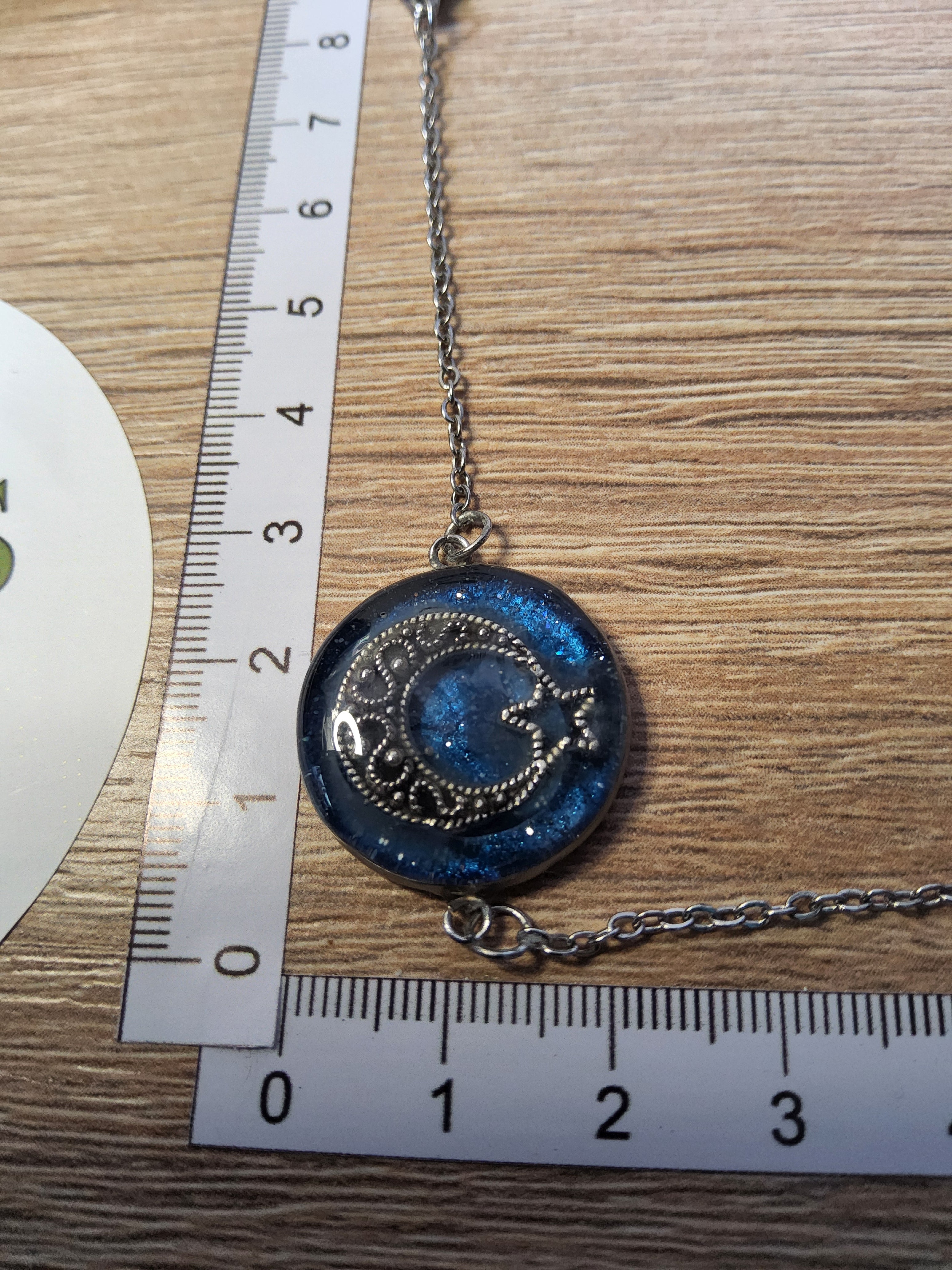 Armband mit leuchtenden Mond