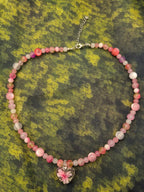 Perlenkette mit Glasanhänger in rosa