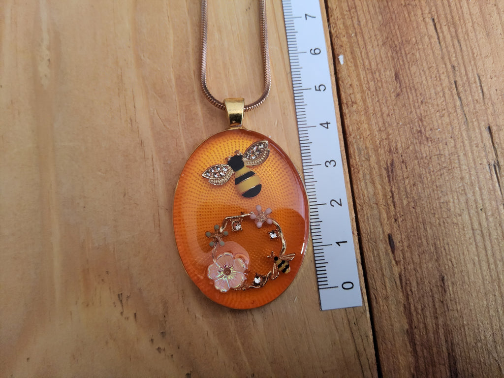 Bienenamulett