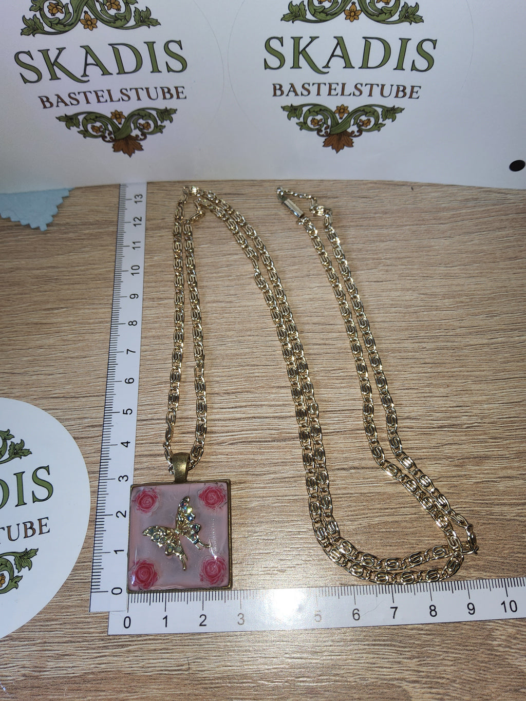 Kette mit Amulett Blüte Schmetterling
