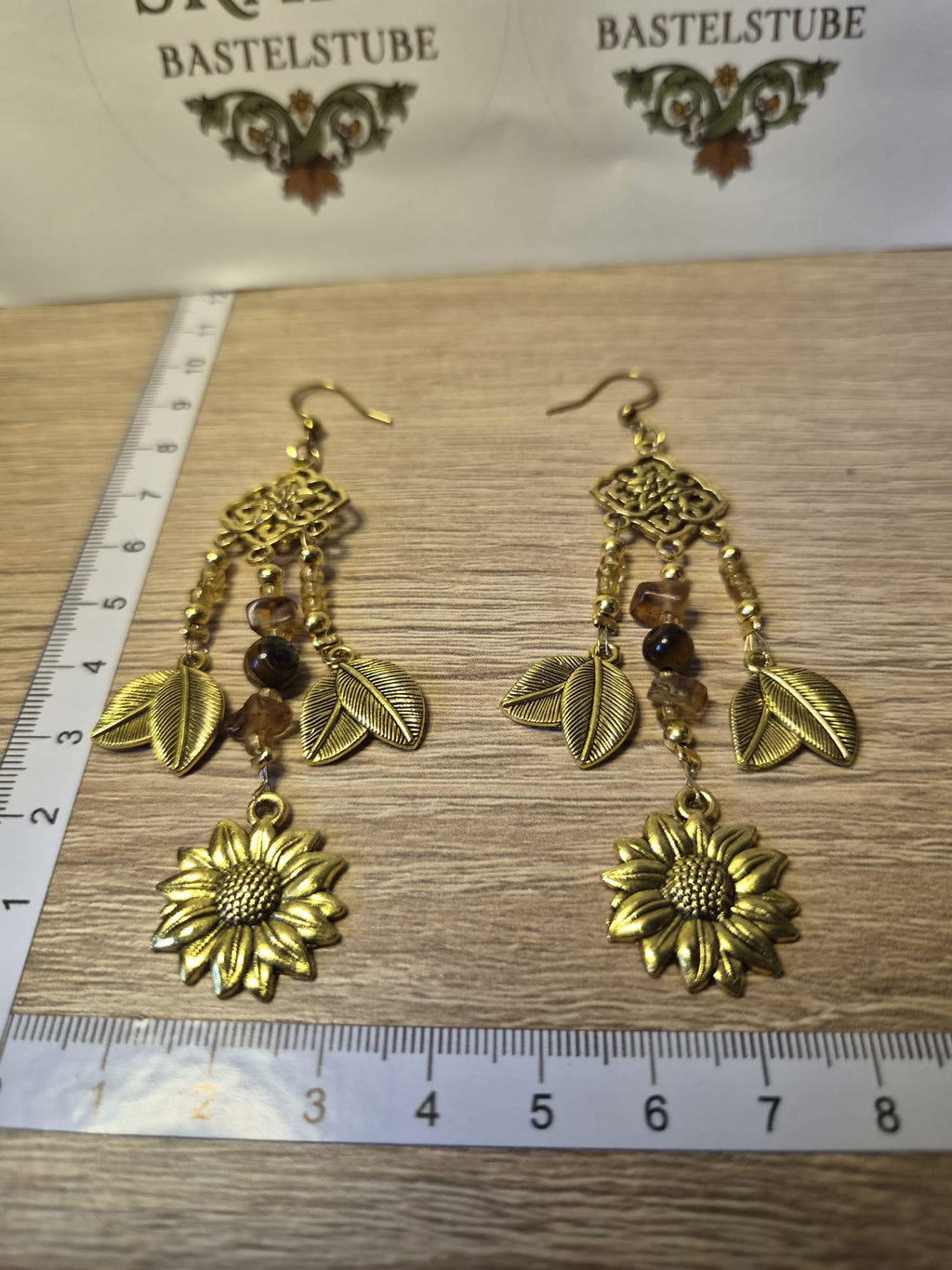 Goldige Ohrringe mit Sonnenblumen